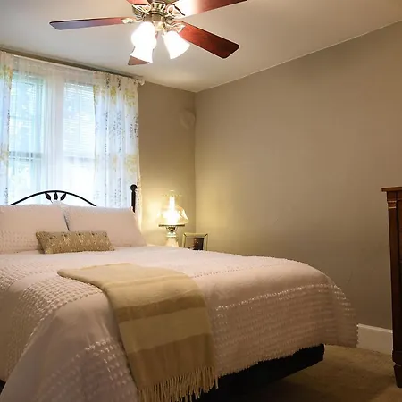 Cozy Home Near All Milwaukee Attractions